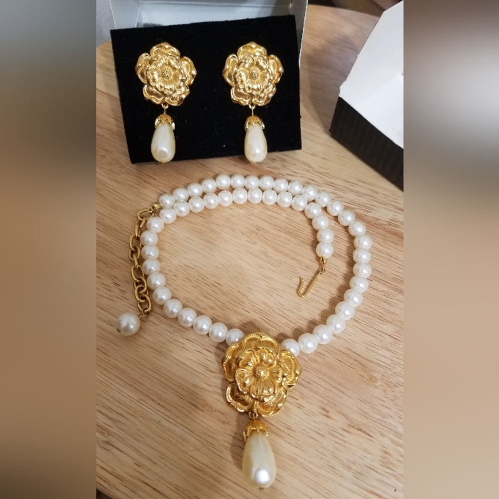 Avon Floral Summerset Collection Necklace & Clip Earrings